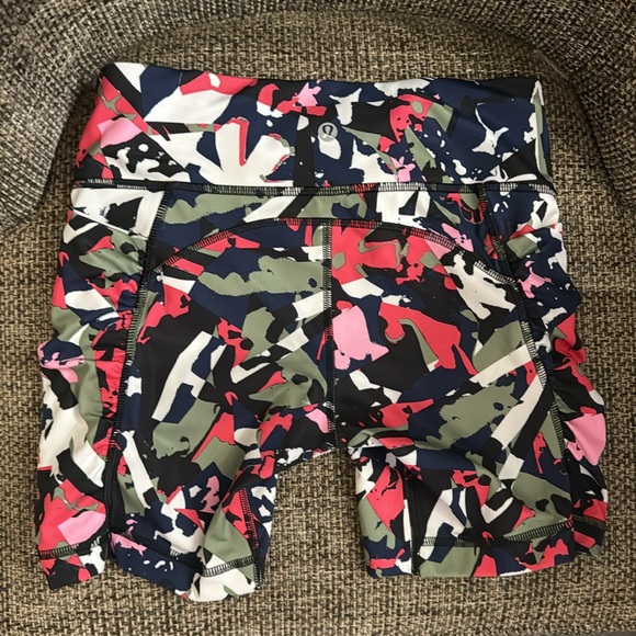 Lululemon speed track short size 4 - Picture 3 of 8